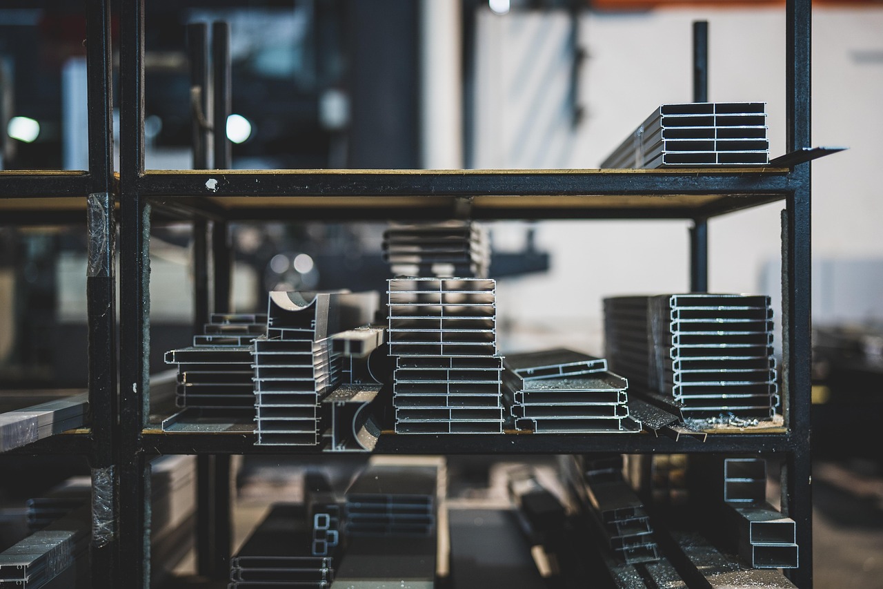 Zastosowanie czujników zbliżeniowych w automatyce przemysłowej: Klucz do efektywności i bezpieczeństwa procesów produkcyjnych